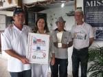 Equipe com o trof�u e o certificado na MBV